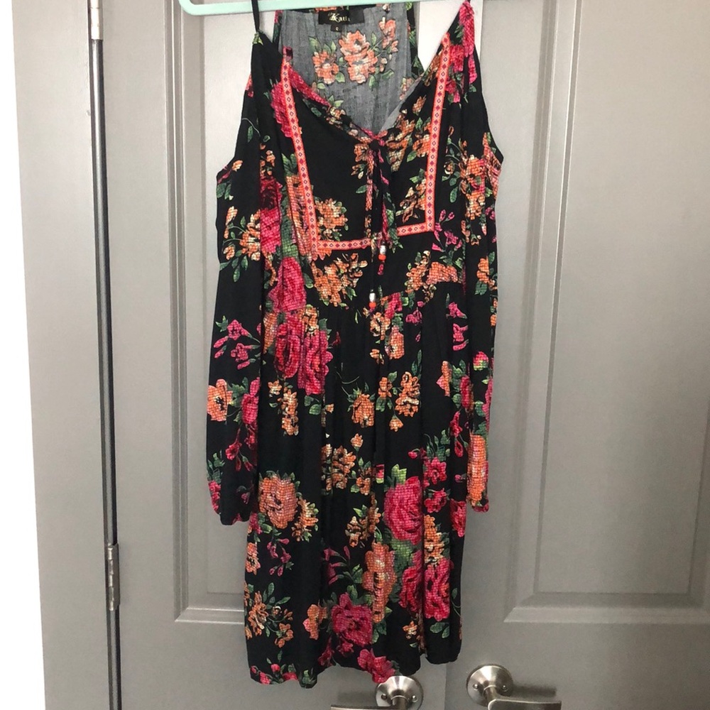Long sleeve/exposed shoulder Dress